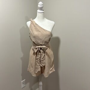 One-shoulder linen romper with belt